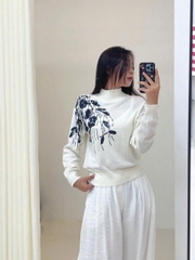 Áo len Brunello Cucinelli cổ trụ đính hoa sequin ngực