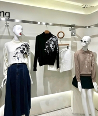 Áo len Brunello Cucinelli cổ trụ đính hoa sequin ngực
