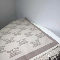 Khăn cape MaxMara tua rua