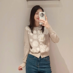 Cardigan ERDOS ren 3D nổi khuy ngọc trai