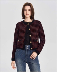 Cardigan kẻ đỏ khuy vàng