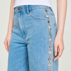 Quần jeans ống đính đá
