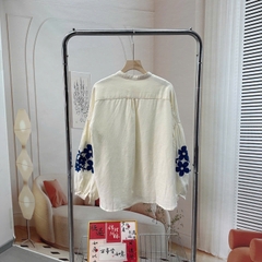 Sơ mi Weekend MaxMara tay đèn lồng thêu hoa xanh