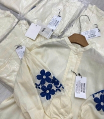 Sơ mi Weekend MaxMara tay đèn lồng thêu hoa xanh