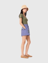 Quần short cotton kẻ sọc thêu