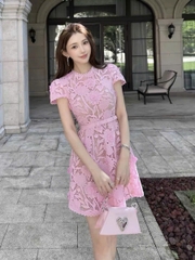 Váy SELF-PORTRAIT ren dập ngắn tay dáng mini màu hồng kèm belt