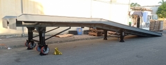 Tổng quan về cầu dẫn xe nâng lên container