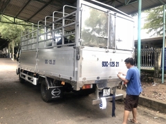 Xe tải Hino 3.5 tấn thùng mui bạt -  XZU720