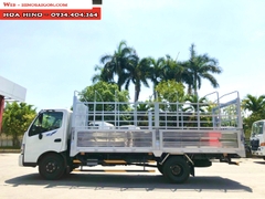 Hino 5 tấn XZU730L - thùng dài 5m7 đời 2021