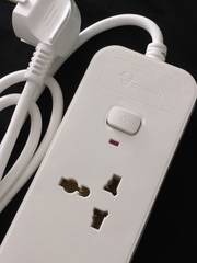 Ổ Cắm Điện Gongniu 3 Ổ Đa Năng + 2 USB 1 Công Tắc – Công Suất 10A/250/2500W – Trắng – Chính Hãng (N103U)