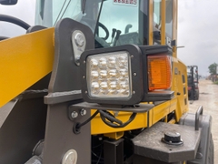 Máy xúc lật LG932L