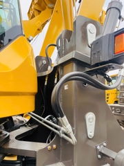 Máy xúc lật LG946N