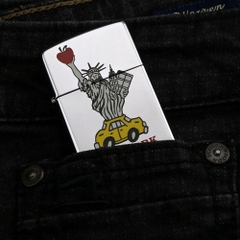 Zippo-LIBERY-CAR-NEW-YORK-PAINT-XII-1996-nu-than-tu-do-trai-tao-xe-vang-yellow-car-red-apple-co-quy-sieu-hiem