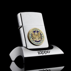 Zippo-UNITED-STATES-SHIP-AMERICA-CV-68-XVL-L-2000-don-gian-zippo-chien-tranh-gia-tri-dat-tien-op-noi-vang