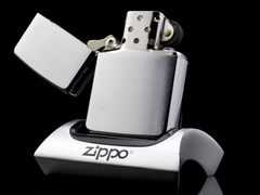 Zippo Cổ Brushed Chrome 1979 5 Gạch Thẳng 4