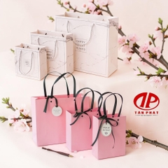 In túi giấy local brand đẹp, đồng bộ nhận diện, dễ ghi dấu ấn