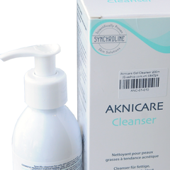 Gel rửa mặt giảm mụn trứng cá Aknicare Cleanser 200ml