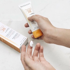 Kem chống nắng ngăn ngừa mụn cho da dầu, hỗn hợp Photoderm AKN MAT SPF30 Bioderma 40ml
