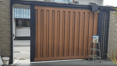 Mẫu cổng rào lùa ngang ốp nhựa giả gỗ 2 mặt sang trọng hiện đại