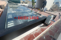 Giếng trời lùa trượt tự động đóng khi có mưa điều khiển từ xa