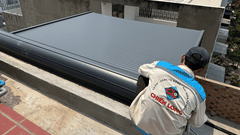 Mái nhôm cuốn chống nắng tự động trên mái kính
