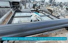 Công trình lắp đặt mái nhôm cuốn tự động chống nắng trên mái kính kết hợp cả giếng trời tự động tai Q1. HCM