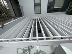 Mái nhôm xếp lật tự động - Hệ áp mái - Nhập khẩu