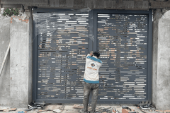 Mẫu cổng sắt 4 cánh phối hoa văn Chữ Thọ kiêu dang thanh lich hiện đại