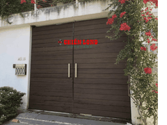 Mẫu cửa cổng sắt 2 cánh Ốp tấm nhựa giả gỗ ngoài trời CL0075
