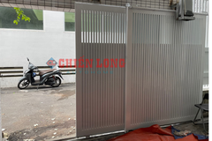 Mẫu cửa cổng lùa xếp ray treo - tối ưu không gian sống cho gia đình