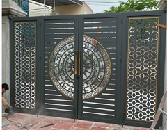 Mẫu cổng CNC 4 cánh hoa văn bong tuyết thiết kế hiện đại
