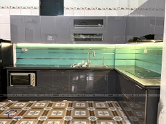 TỦ BẾP KHUNG INOX- CÁNH KÍNH K10