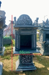 Cây hương bằng xi măng cúng lễ ngoài sân