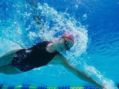 Bể bơi công cộng có nhiều nước tiểu nguy cơ gây bệnh nan y