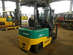 Komatsu 2.5 tấn, nâng 3m, năm 2004