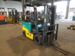 Komatsu 2.5 tấn, nâng 3m, năm 2004