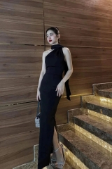 Đầm dự tiệc kiểu dạ hội dài choàng cổ xẻ tà sang trọng Alvin Store 1611 (Đen)