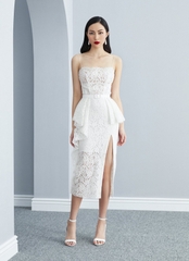 Đầm ren kiểu hai dây cúp ngực xẻ tà