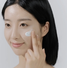 Kem chống nắng Skin1004 Madagascar Centella Hyalu-cica Water-fit Sun Serum SPF50+ PA++++ 50ml - D1456-020927