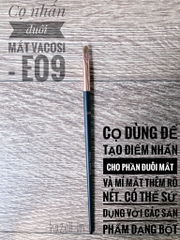 Cọ nhấn đuôi mắt Vacosi - E09