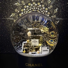 Quả cầu tuyết Chanel