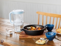 Bình lọc nước Brita thủy tinh Glass Jug One 2.5L (có sẵn 1 lõi Maxtra Pro)