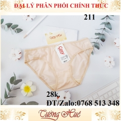 Quần lót nữ Cosy HCE 211 trơn lưng cao vừa.