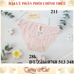 Quần lót nữ Cosy HCE 211 trơn lưng cao vừa.
