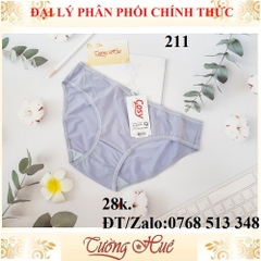 Quần lót nữ Cosy HCE 211 trơn lưng cao vừa.