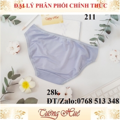 Quần lót nữ Cosy HCE 211 trơn lưng cao vừa.