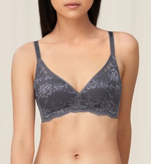 Áo lót nữ Triumph Natural Elegance P ren thêu hoa, không gọng mút mỏng.