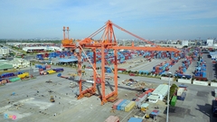 Di chuyển cần cẩu khổng lồ 700 tấn bằng điều khiển từ xa ở Hải Phòng