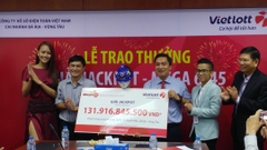 Người trúng Vietlott 132 tỉ đồng đã lãnh giải, làm từ thiện 1 tỉ