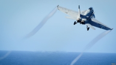 Tiêm kích F-18 của Mỹ bị Iran áp sát nguy hiểm ở vùng Vịnh